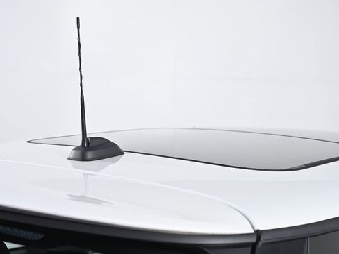 Certified 2024 MINI Cooper SE image 11