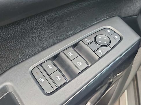Used 2023 Nissan Pathfinder SV AWD/4WD image 15
