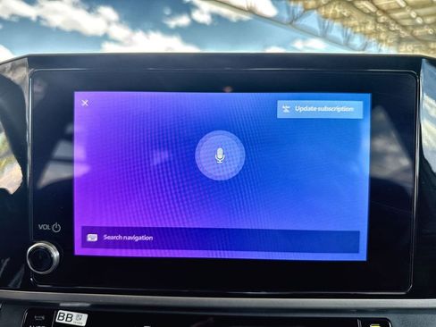 Used 2025 Toyota Camry SE image 6