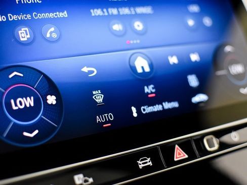 Certified 2025 Mercedes-Benz GLC 300 image 30