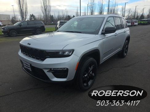 Used 2025 Jeep Grand Cherokee Limited w/ Luxury Tech Group II AWD/4WD image 1