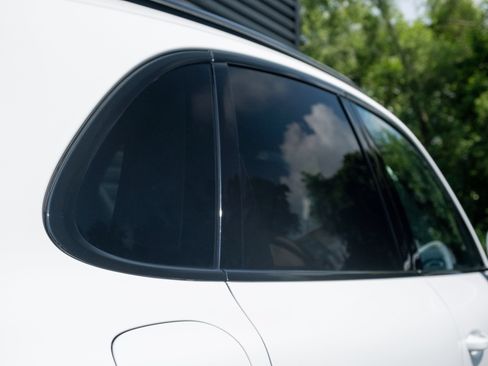 Certified 2023 Porsche Cayenne AWD/4WD image 18