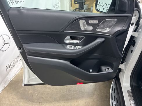 New 2026 Mercedes-Benz GLS 580 4MATIC image 7
