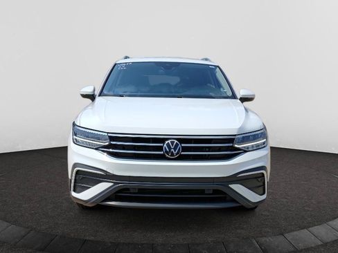 Used 2024 Volkswagen Tiguan SE FWD image 2