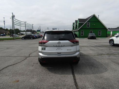 Used 2024 Nissan Rogue SV w/ SV Premium Package AWD/4WD image 6