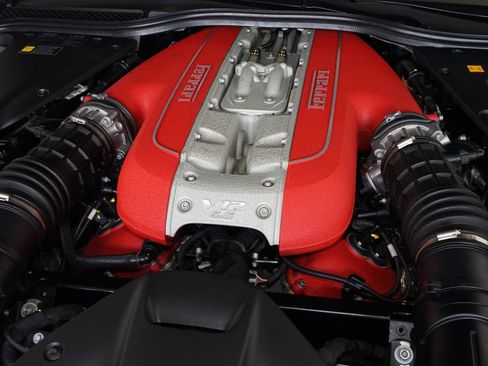 Used 2019 Ferrari 812 Superfast RWD image 28