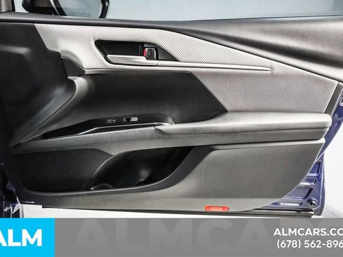 Used 2025 Toyota Camry SE image 40