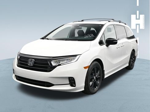 Used 2023 Honda Odyssey Sport image 3