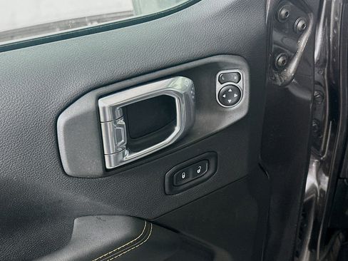 Used 2025 Jeep Wrangler Sahara image 15