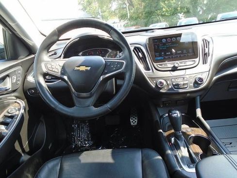 Used 2017 Chevrolet Malibu Premier FWD image 17