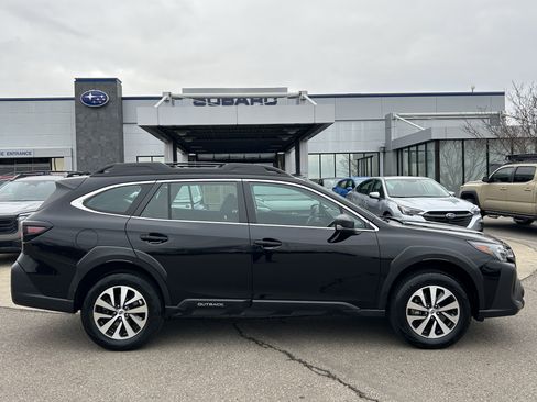 Used 2023 Subaru Outback 2.5i image 8