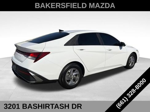Used 2024 Hyundai Elantra SE FWD image 5