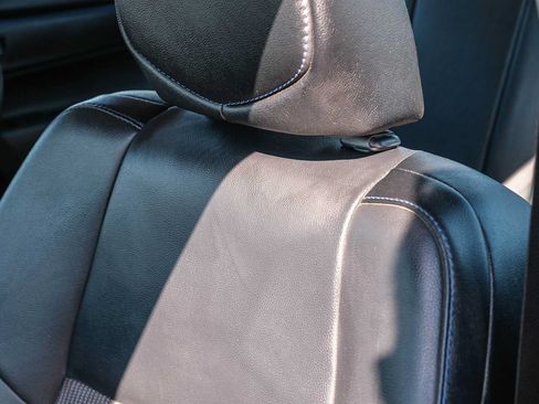 Used 2018 Toyota Corolla SE w/ Carpet Mat Package (TMS) FWD image 23