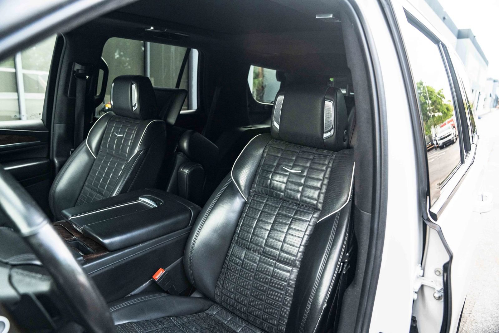 Used 2021 Cadillac Escalade Sport Platinum w/ LPO, ONYX Package AWD/4WD image 21