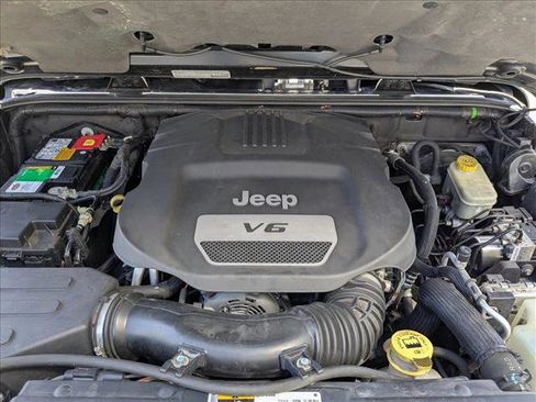 Used 2014 Jeep Wrangler Unlimited Sahara w/ Connectivity Group AWD/4WD image 22