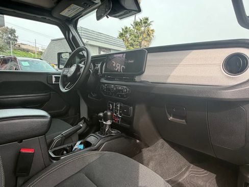 Used 2024 Jeep Wrangler Willys image 28