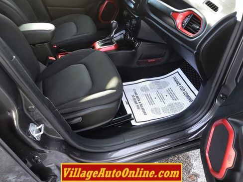 Used 2018 Jeep Renegade Trailhawk w/ Cold Weather Group II image 32