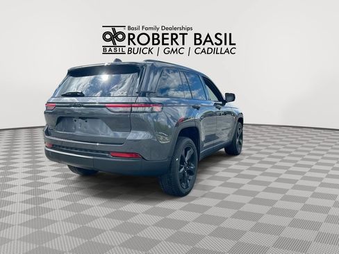 Used 2023 Jeep Grand Cherokee Altitude AWD/4WD image 8