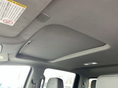Used 2022 GMC Sierra 3500 Denali image 8