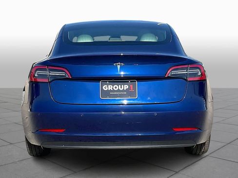 Used 2018 Tesla Model 3 Mid Range image 4