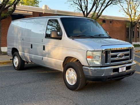 Used 2009 Ford E-250 and Econoline 250 RWD image 4