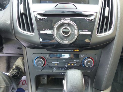Used 2017 Ford Focus SEL FWD image 32