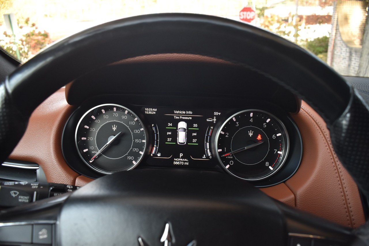 Used 2021 Maserati Levante AWD/4WD image 26
