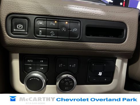 Used 2021 GMC Yukon Denali w/ Denali Premium Package AWD/4WD image 17