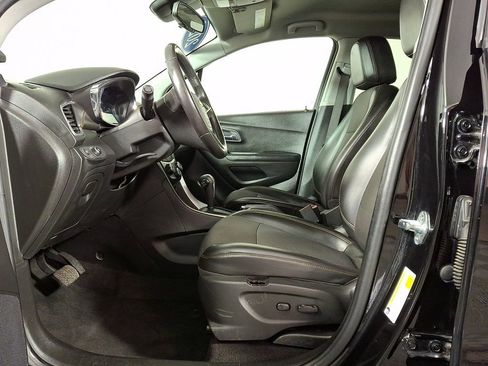 Used 2022 Chevrolet Trax LT w/ LT Convenience Package image 15