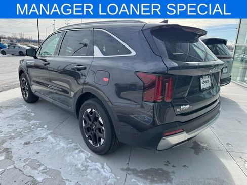 New 2025 Kia Sorento S image 8