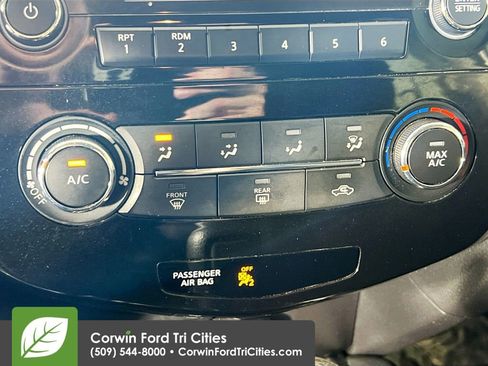 Used 2016 Nissan Rogue S AWD/4WD image 9