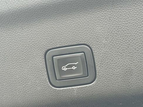 Used 2022 GMC Yukon SLT w/ SLT Premium Package image 30