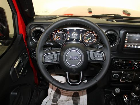 Used 2023 Jeep Gladiator Willys image 15