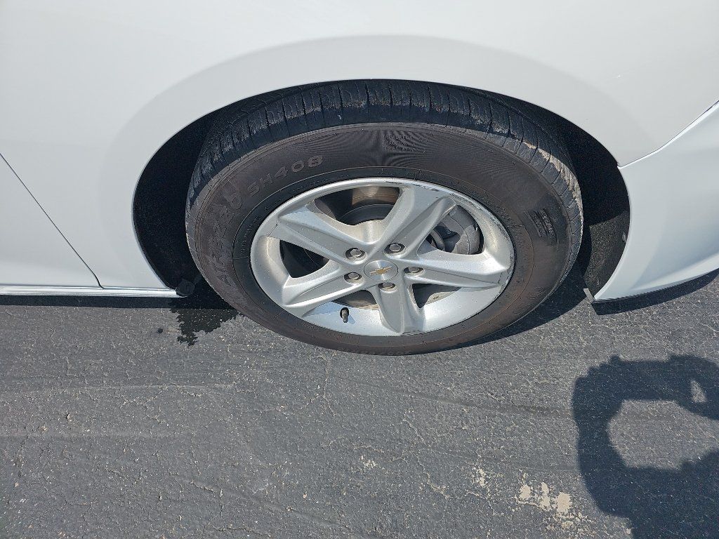 Used 2023 Chevrolet Malibu LT FWD image 9