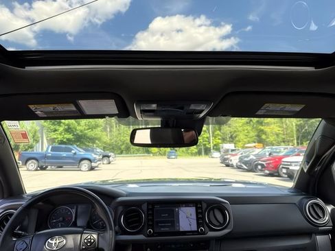 Used 2020 Toyota Tacoma TRD Off-Road w/ TRD Premium Off Road Package AWD/4WD image 21