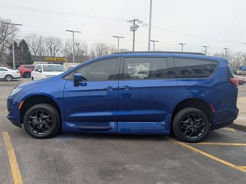 Used 2020 Chrysler Pacifica Touring-L w/ Advanced Safetytec Group image 6