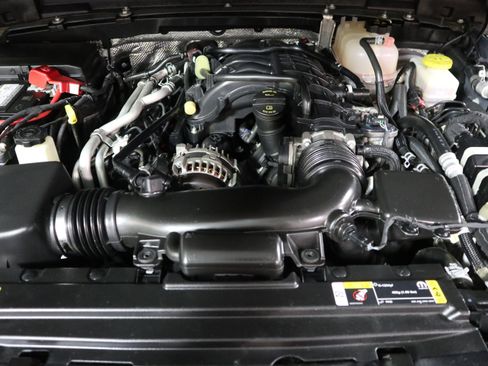 Used 2024 Jeep Wrangler Unlimited Rubicon AWD/4WD image 14