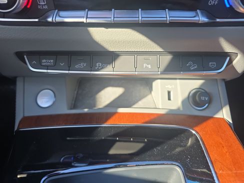 Used 2023 Audi Q5 e Premium Plus w/ Premium Plus Package image 43