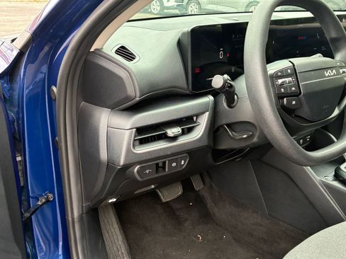 Used 2025 Kia K4 LXS image 33