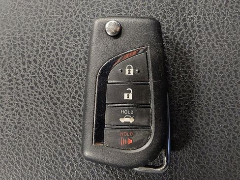 Used 2019 Toyota Camry SE FWD image 32