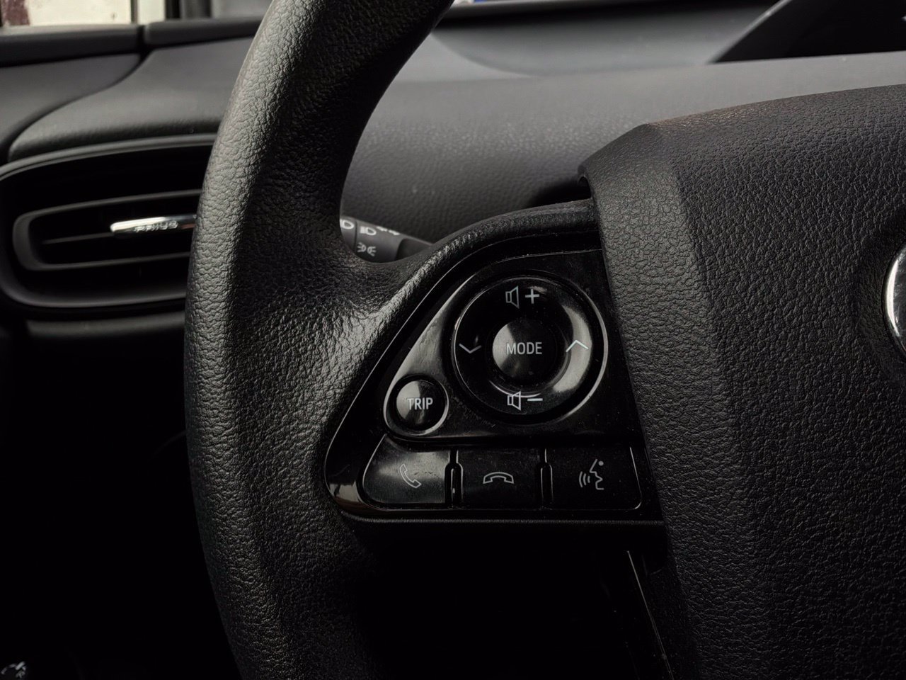 Used 2021 Toyota Prius LE FWD image 37