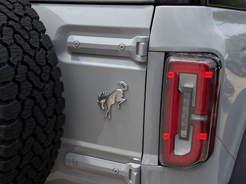 New 2026 Ford Bronco Outer Banks w/ Sasquatch Package AWD/4WD image 9