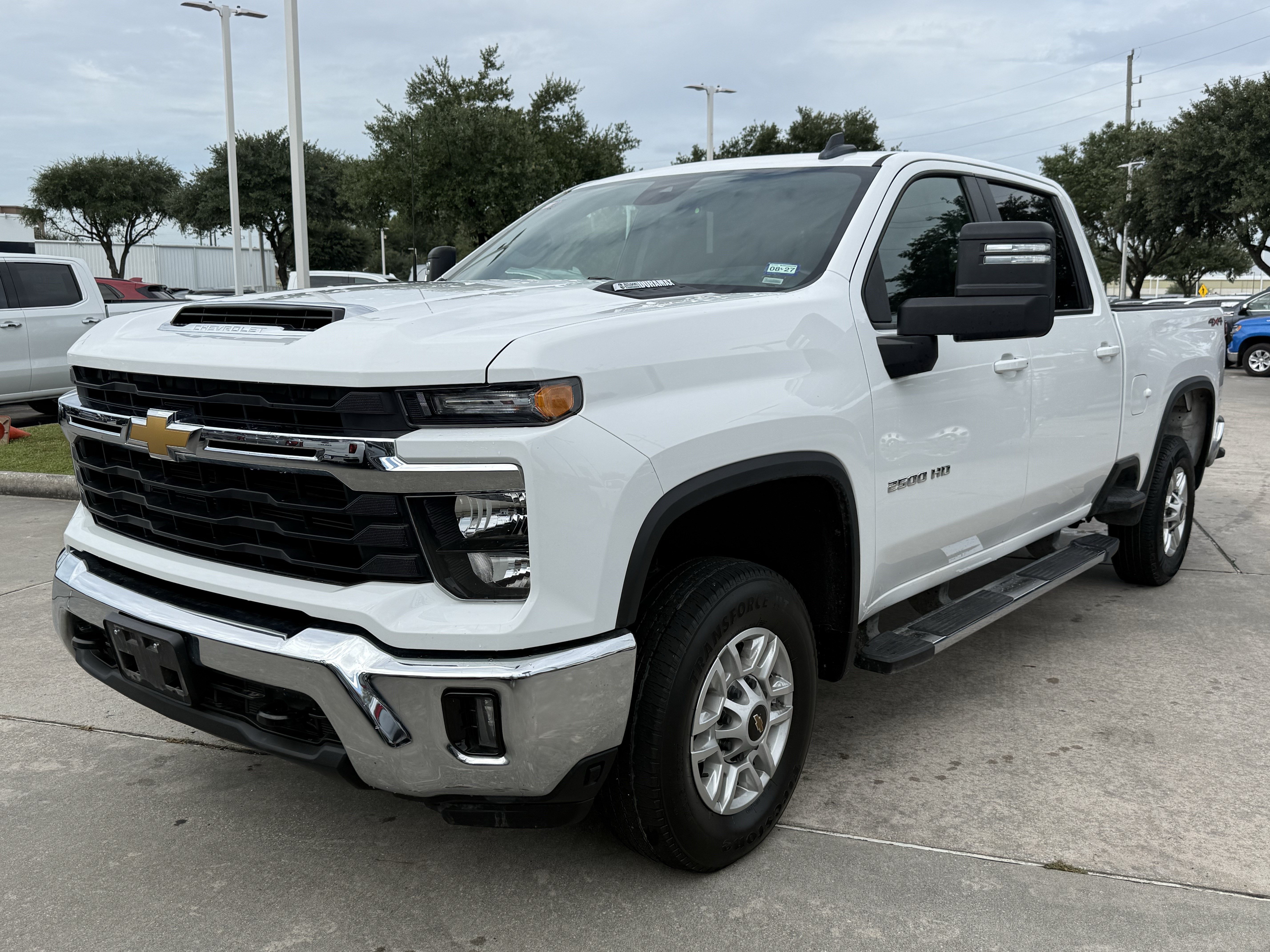 Used 2025 Chevrolet Silverado 2500 LT w/ Convenience Package AWD/4WD image 9