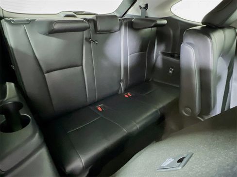 Certified 2024 Toyota Highlander XLE image 25