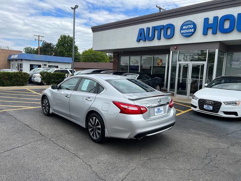 Used 2016 Nissan Altima 2.5 SL w/ 2.5 Technology Package FWD image 11