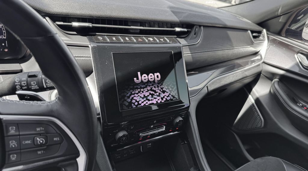 Used 2021 Jeep Grand Cherokee L Laredo AWD/4WD image 19