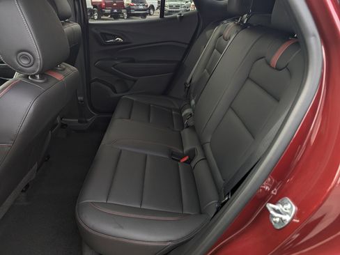 Used 2025 Chevrolet Trax RS image 8