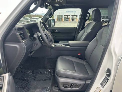 Used 2024 Lexus GX 550 AWD/4WD image 2