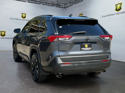 Used 2021 Toyota RAV4 XLE Premium image 7