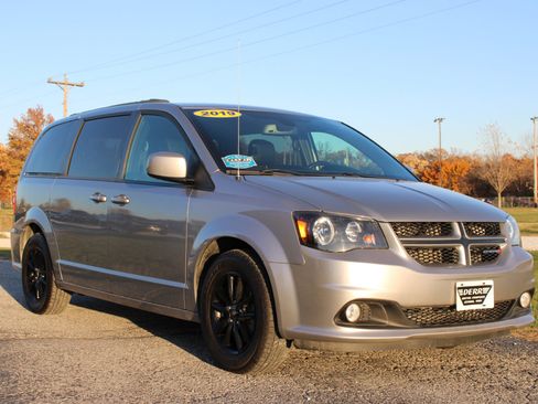 Used 2019 Dodge Grand Caravan GT image 4